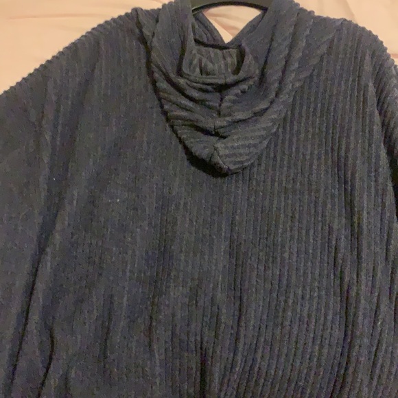 really cute and soft poncho - Picture 2 of 3